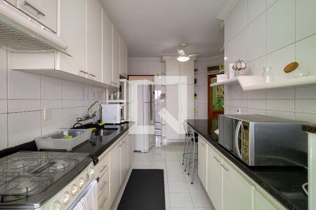 Apartamento para alugar com 350m², 4 quartos e 3 vagas Apartamento para alugar com 350m², 4 quartos e 3 vagasCozinha