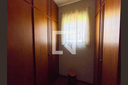 Casa à venda com 247m², 3 quartos e 3 vagasCloset