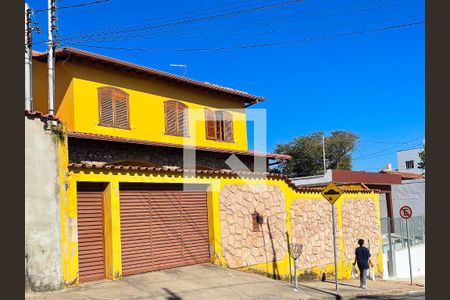 Casa à venda com 247m², 3 quartos e 3 vagasFachada