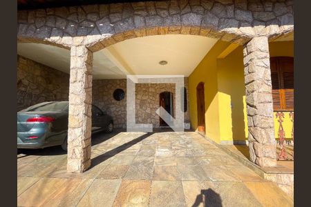 Garagem de casa à venda com 3 quartos, 247m² em Glória, Contagem