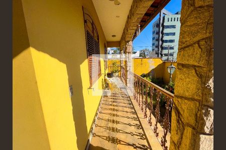 Varanda de casa à venda com 3 quartos, 247m² em Glória, Contagem