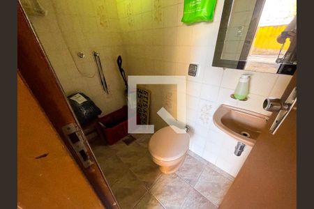 Casa à venda com 247m², 3 quartos e 3 vagasBanheiro de Serviço