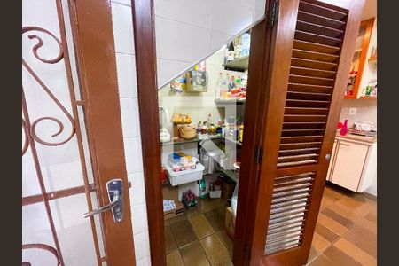 Casa à venda com 247m², 3 quartos e 3 vagasDespensa