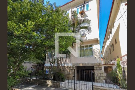 Apartamento à venda com 77m², 2 quartos e 1 vaga Apartamento à venda com 77m², 2 quartos e 1 vagaFachada e portaria