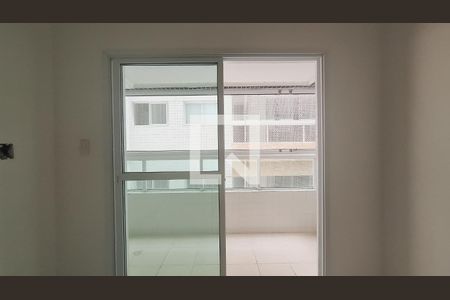VISTA DA SALA de apartamento para alugar com 2 quartos, 72m² em Caiçara, Praia Grande