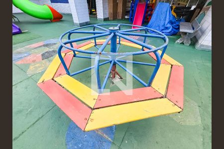 Apartamento à venda com 210m², 2 quartos e 1 vaga Apartamento à venda com 210m², 2 quartos e 1 vagaÁrea comum - Playground