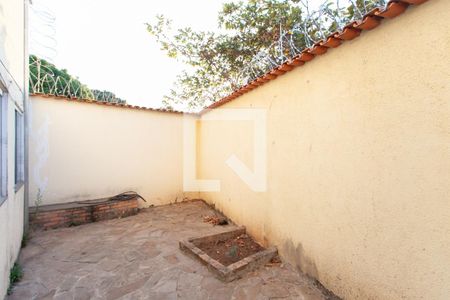 Casa para alugar com 300m², 4 quartos e 6 vagas Casa para alugar com 300m², 4 quartos e 6 vagasQuintal