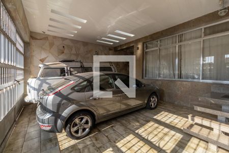 Casa à venda com 250m², 4 quartos e 3 vagas Casa à venda com 250m², 4 quartos e 3 vagasGaragem