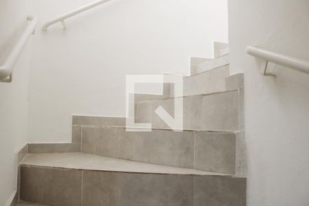 Escada de kitnet/studio para alugar com 1 quarto, 25m² em Santana, São Paulo