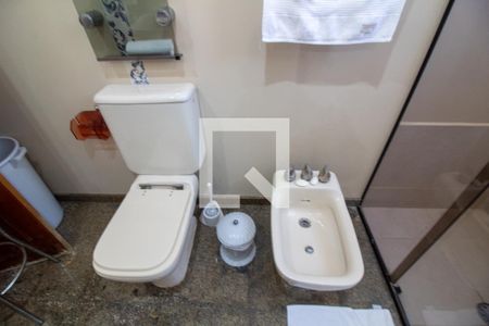Apartamento à venda com 320m², 4 quartos e 4 vagas Apartamento à venda com 320m², 4 quartos e 4 vagasBanheiro da Suíte 3