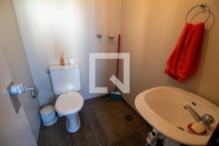 Apartamento à venda com 320m², 4 quartos e 4 vagas Apartamento à venda com 320m², 4 quartos e 4 vagasBanheiro de serviço