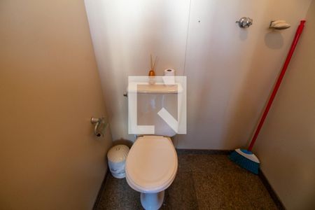 Apartamento à venda com 320m², 4 quartos e 4 vagas Apartamento à venda com 320m², 4 quartos e 4 vagasBanheiro de serviço