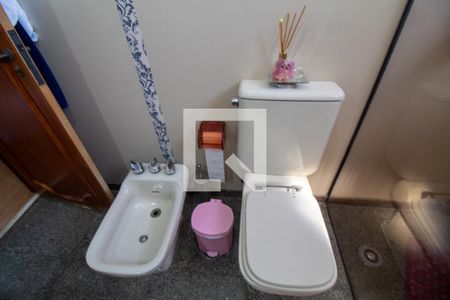 Apartamento à venda com 320m², 4 quartos e 4 vagas Apartamento à venda com 320m², 4 quartos e 4 vagasBanheiro da Suíte 2