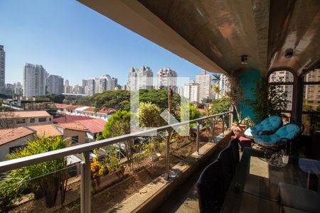 Apartamento à venda com 320m², 4 quartos e 4 vagas Apartamento à venda com 320m², 4 quartos e 4 vagasVaranda Gourmet