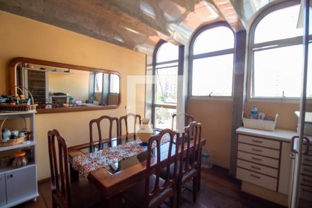 Apartamento à venda com 320m², 4 quartos e 4 vagas Apartamento à venda com 320m², 4 quartos e 4 vagasCopa