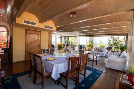 Apartamento à venda com 320m², 4 quartos e 4 vagas Apartamento à venda com 320m², 4 quartos e 4 vagasSala de Jantar