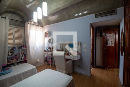 Apartamento à venda com 320m², 4 quartos e 4 vagas Apartamento à venda com 320m², 4 quartos e 4 vagasSuíte 2