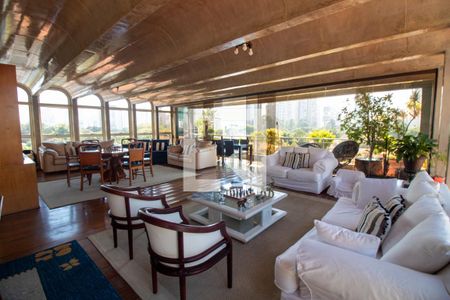 Apartamento à venda com 320m², 4 quartos e 4 vagas Apartamento à venda com 320m², 4 quartos e 4 vagasSala