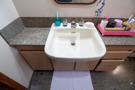 Apartamento à venda com 320m², 4 quartos e 4 vagas Apartamento à venda com 320m², 4 quartos e 4 vagasBanheiro da Suíte 4