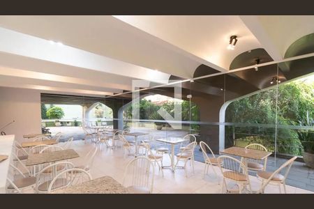 Apartamento à venda com 320m², 4 quartos e 4 vagas Apartamento à venda com 320m², 4 quartos e 4 vagasÁrea comum - Salão de Festas