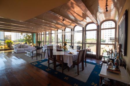 Apartamento à venda com 320m², 4 quartos e 4 vagas Apartamento à venda com 320m², 4 quartos e 4 vagasSala de Jantar