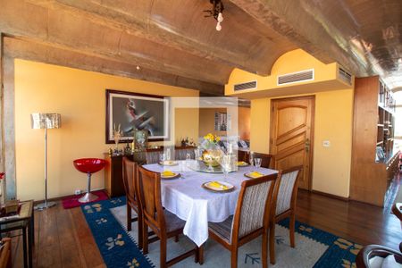 Apartamento à venda com 320m², 4 quartos e 4 vagas Apartamento à venda com 320m², 4 quartos e 4 vagasSala de Jantar