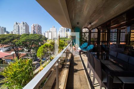 Apartamento à venda com 320m², 4 quartos e 4 vagas Apartamento à venda com 320m², 4 quartos e 4 vagasVaranda Gourmet