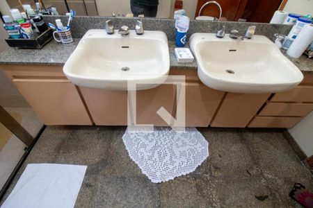 Apartamento à venda com 320m², 4 quartos e 4 vagas Apartamento à venda com 320m², 4 quartos e 4 vagasBanheiro da Suíte 3