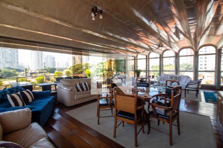 Apartamento à venda com 320m², 4 quartos e 4 vagas Apartamento à venda com 320m², 4 quartos e 4 vagasSala 2