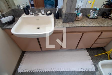 Apartamento à venda com 320m², 4 quartos e 4 vagas Apartamento à venda com 320m², 4 quartos e 4 vagasBanheiro da Suíte 1