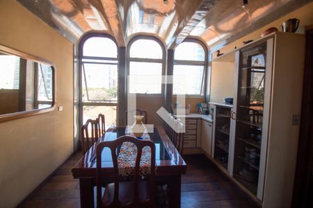 Apartamento à venda com 320m², 4 quartos e 4 vagas Apartamento à venda com 320m², 4 quartos e 4 vagasCopa