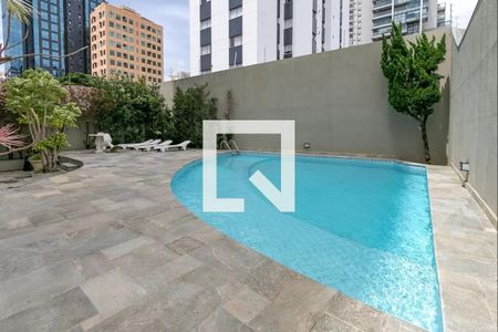 Apartamento à venda com 320m², 4 quartos e 4 vagas Apartamento à venda com 320m², 4 quartos e 4 vagasÁrea comum - Piscina