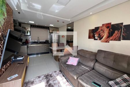 Sala de casa de condomínio para alugar com 2 quartos, 64m² em Vila Colorado, Suzano