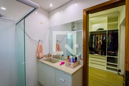 Casa à venda com 212m², 3 quartos e 7 vagasBanheiro do quarto 3