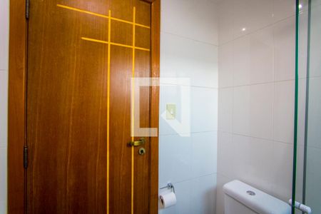 Casa à venda com 212m², 3 quartos e 7 vagasBanheiro do quarto 2