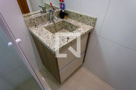 Casa à venda com 212m², 3 quartos e 7 vagasBanheiro do quarto 2