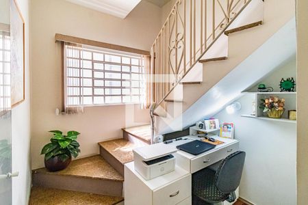 Casa à venda com 340m², 4 quartos e 4 vagasEscada