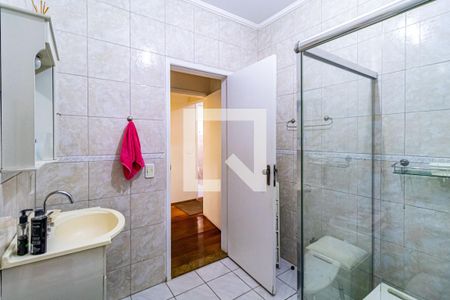 Casa à venda com 340m², 4 quartos e 4 vagasSuíte térreo - Banheiro