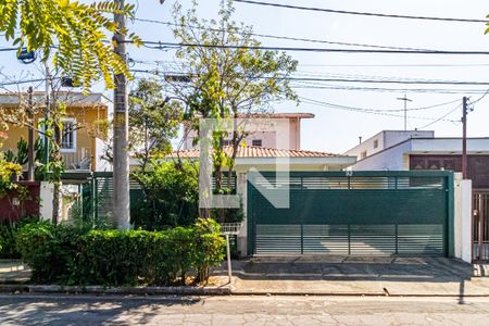 Casa à venda com 340m², 4 quartos e 4 vagasFachada