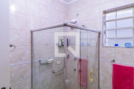 Casa à venda com 340m², 4 quartos e 4 vagasSuíte térreo - Banheiro