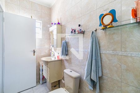 Casa à venda com 340m², 4 quartos e 4 vagasSuíte 02 = Banheiro