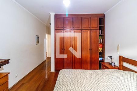 Casa à venda com 340m², 4 quartos e 4 vagasSuíte térreo