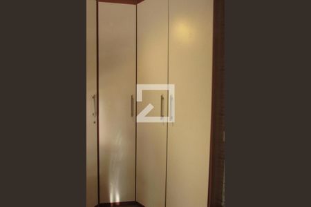 Apartamento à venda com 180m², 3 quartos e 3 vagasDormitório 1 - armários