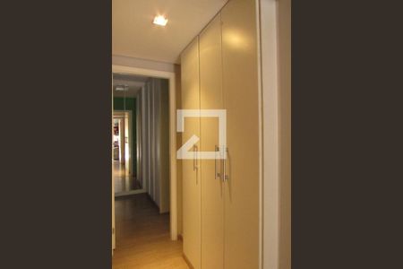 Apartamento à venda com 180m², 3 quartos e 3 vagasRoupeiro