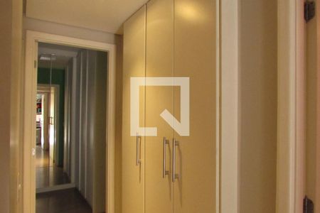 Apartamento à venda com 180m², 3 quartos e 3 vagasRoupeiro