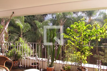 Apartamento à venda com 180m², 3 quartos e 3 vagasVaranda