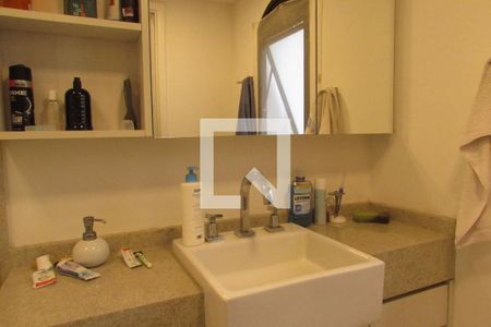 Apartamento à venda com 180m², 3 quartos e 3 vagasSuíte 2 - banheiro