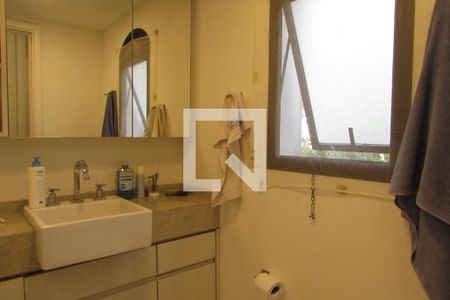 Apartamento à venda com 180m², 3 quartos e 3 vagasSuíte 2 - banheiro