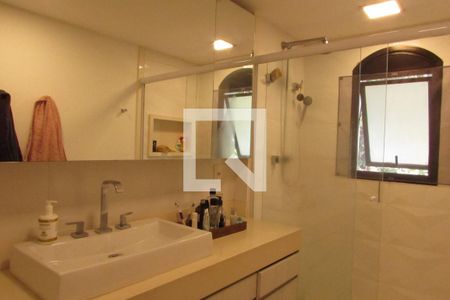 Apartamento à venda com 180m², 3 quartos e 3 vagasSuíte 1 - banheiro