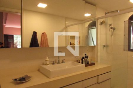 Apartamento à venda com 180m², 3 quartos e 3 vagasSuíte 1 - banheiro